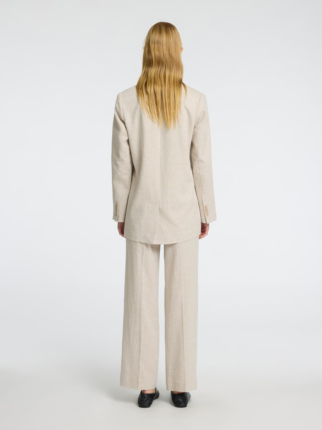model_shot-back