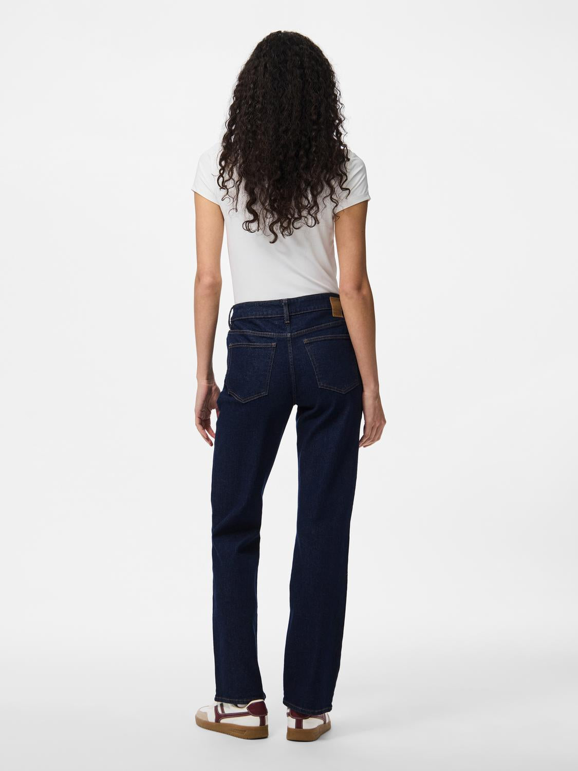 model_shot-back