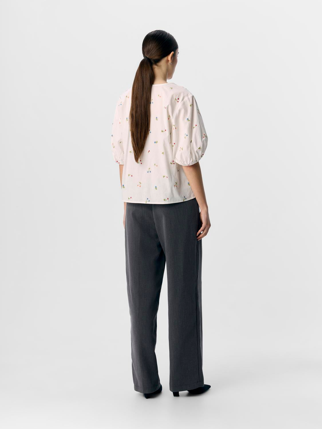 model_shot-back
