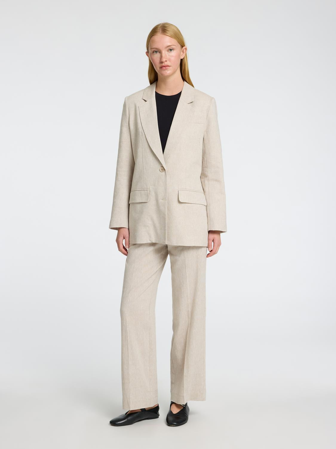 model_shot-front_full