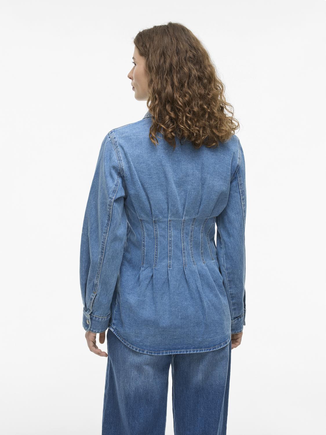 model_shot-back