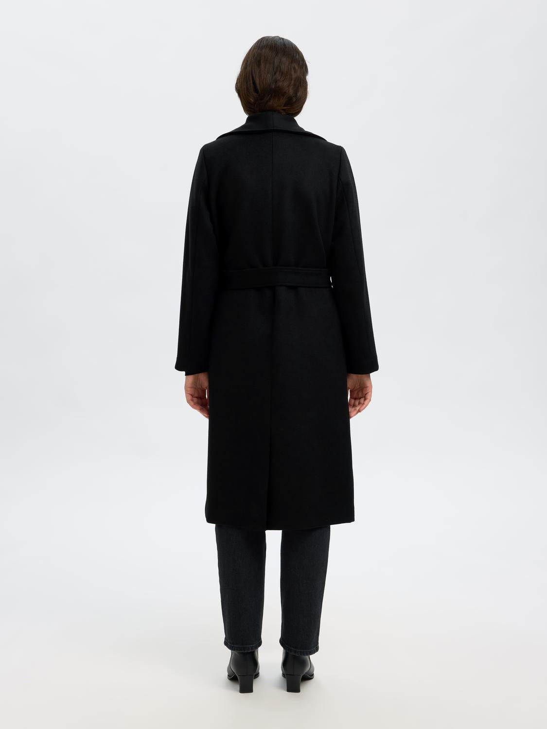 model_shot-back