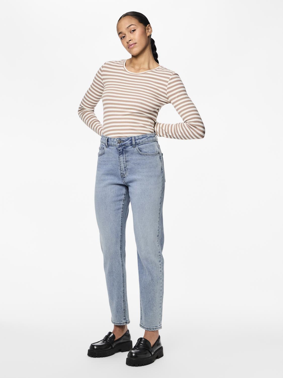model_shot-front_full
