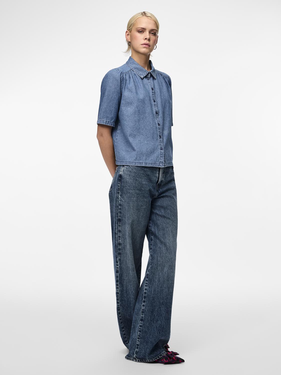 model_shot-front_full