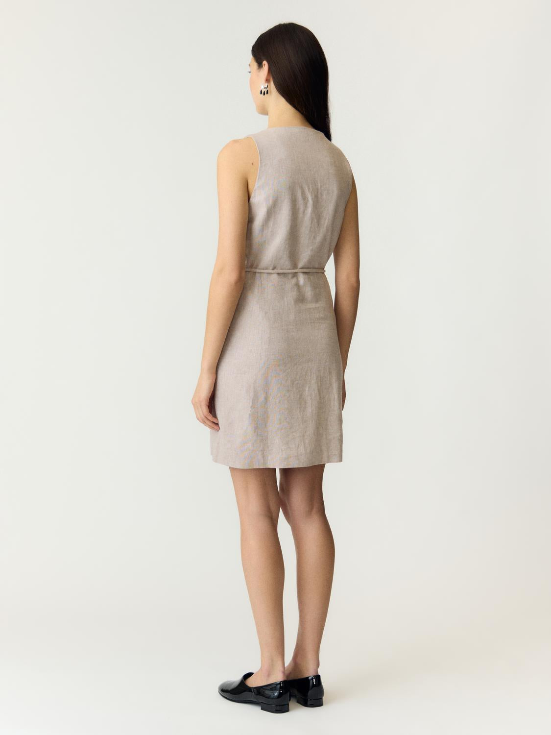 model_shot-back