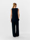 model_shot-back