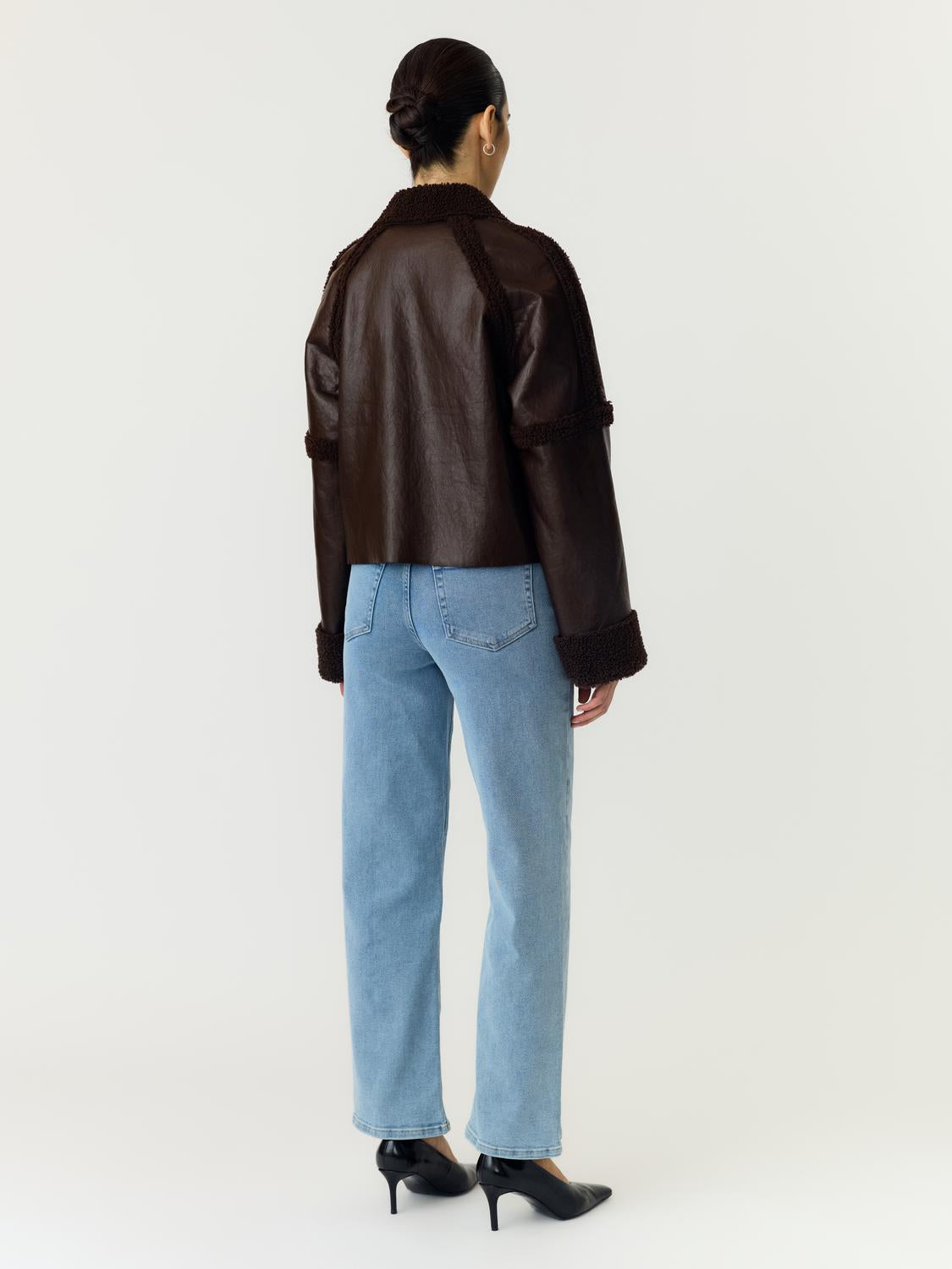 model_shot-back