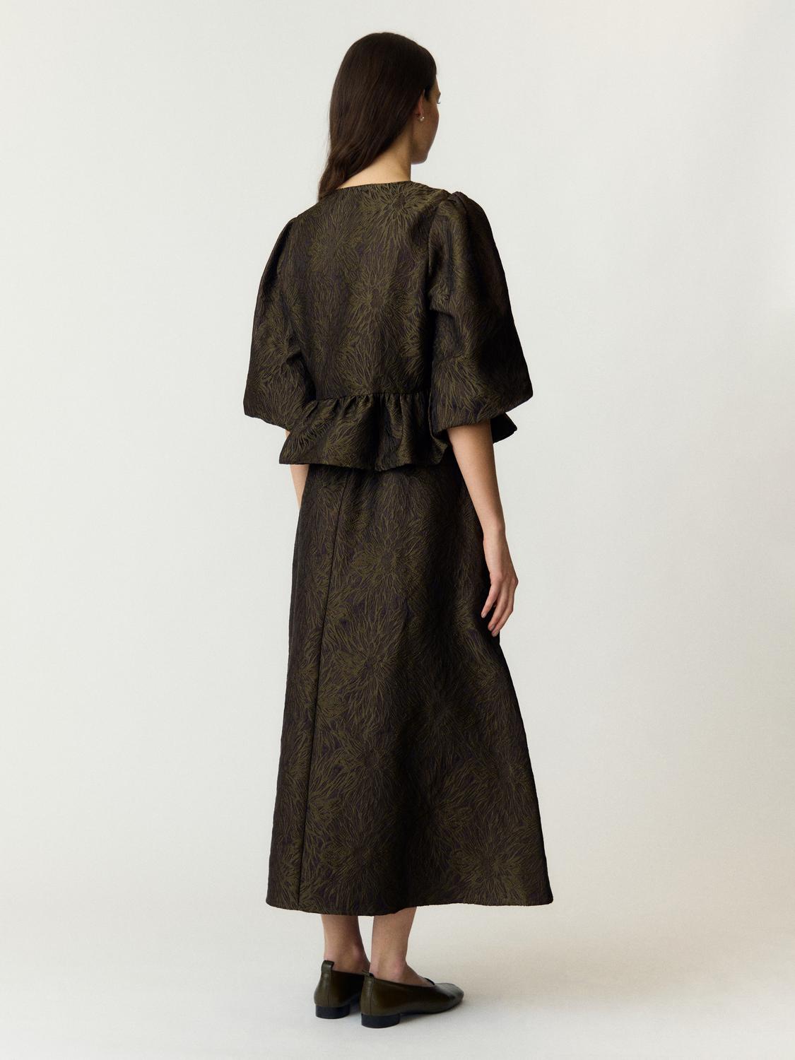 model_shot-back