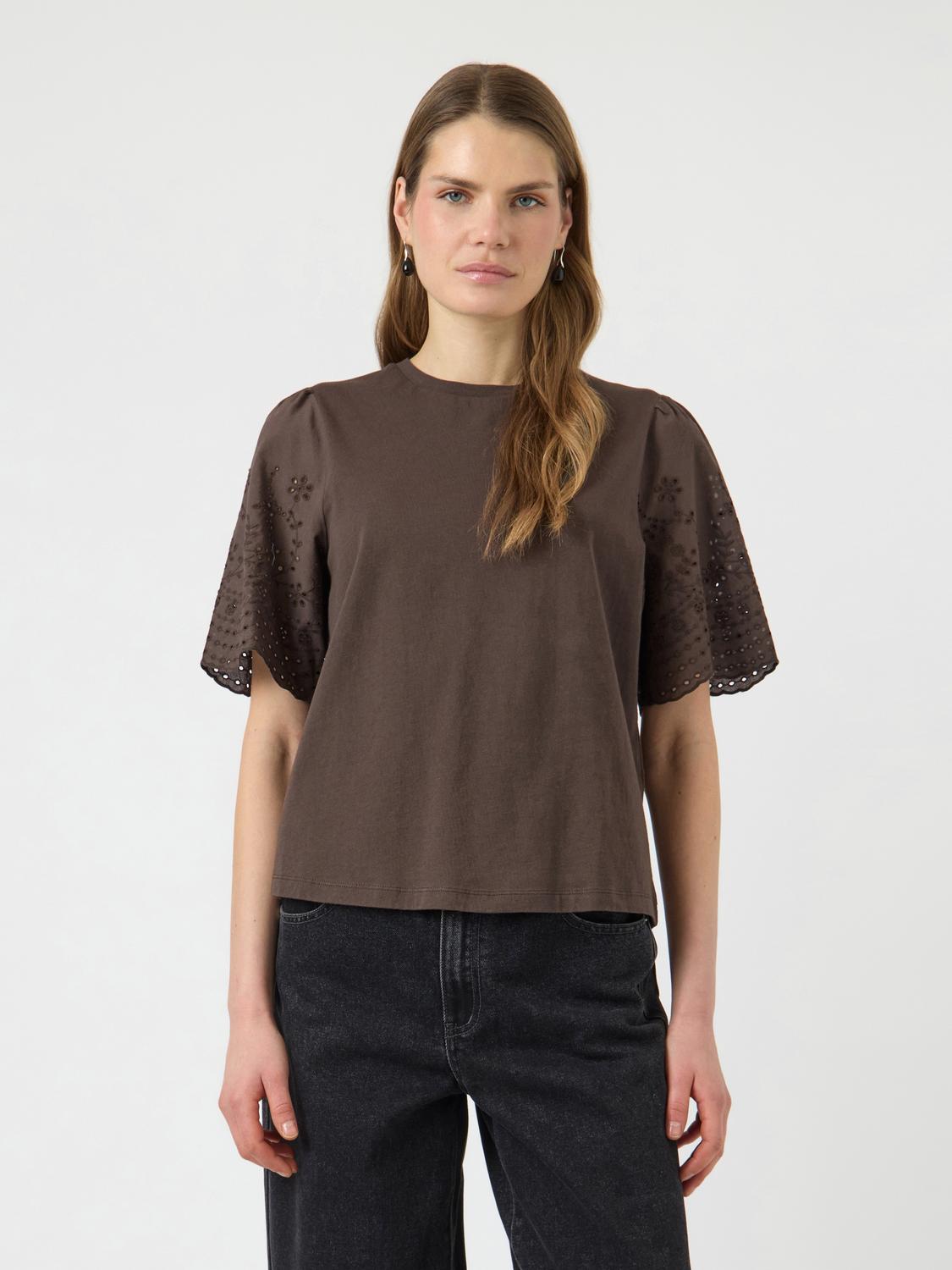 model_shot-front