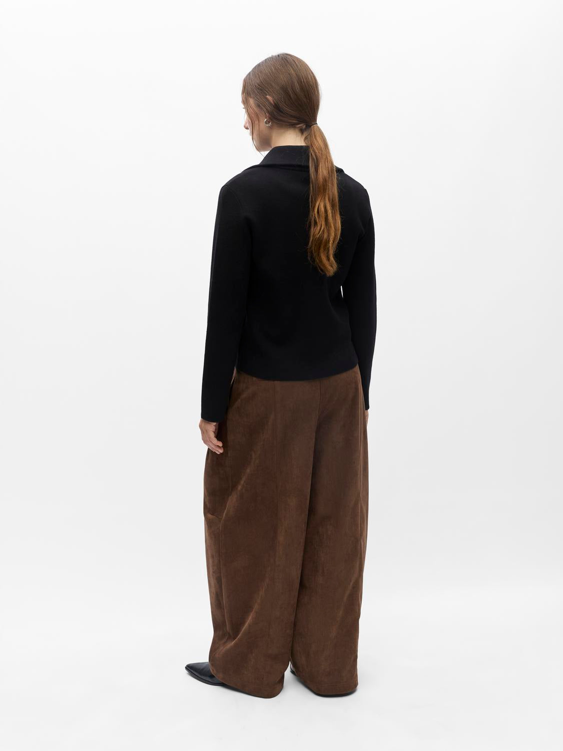 model_shot-back