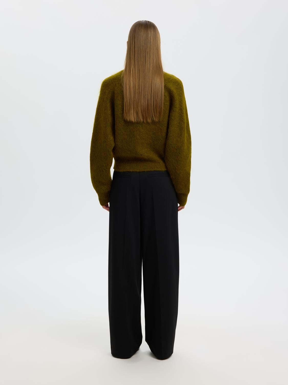 model_shot-back