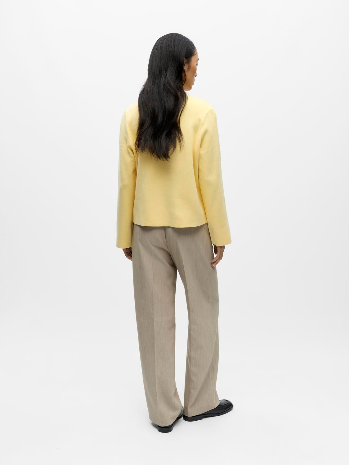 model_shot-back