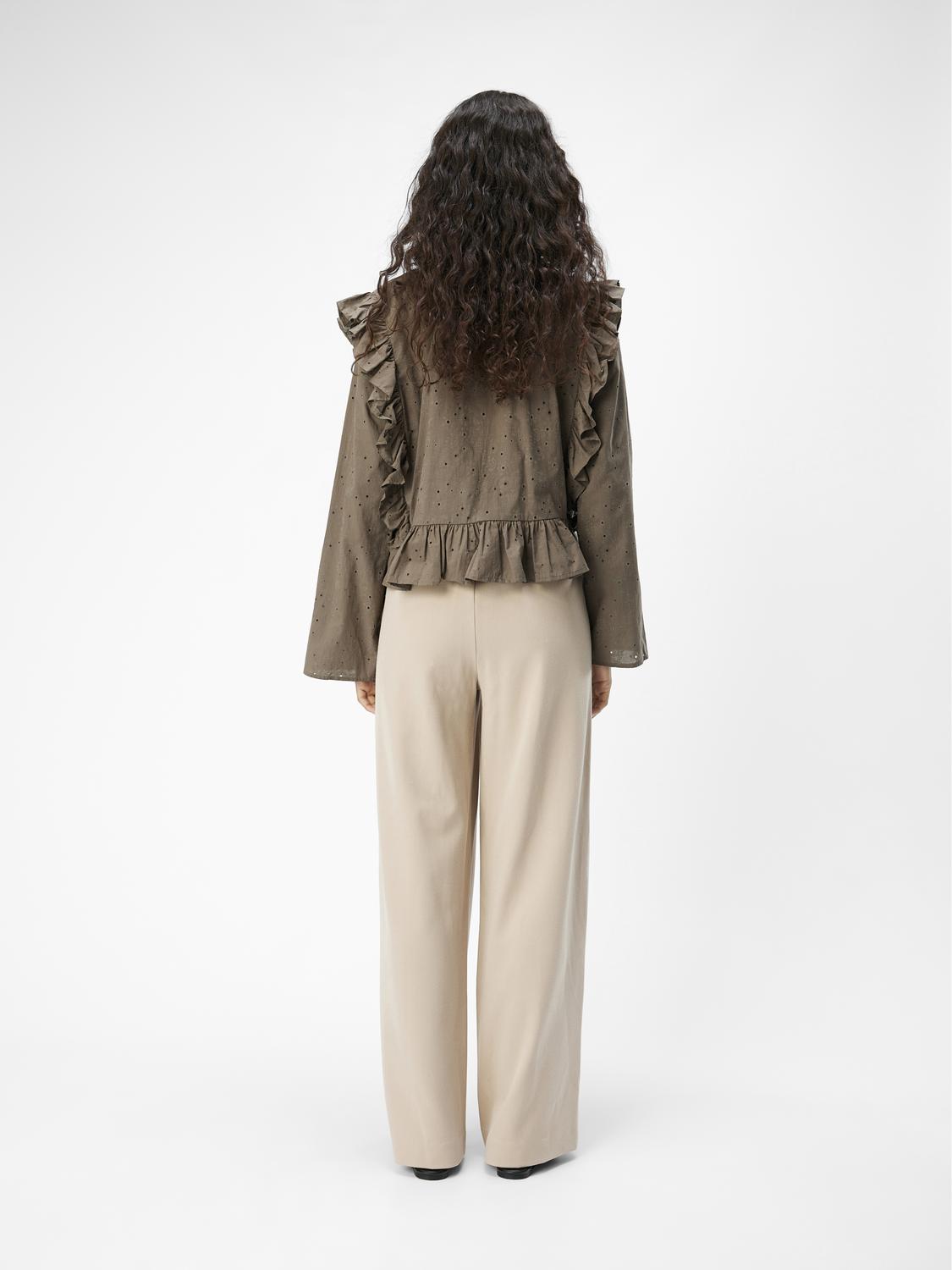 model_shot-back