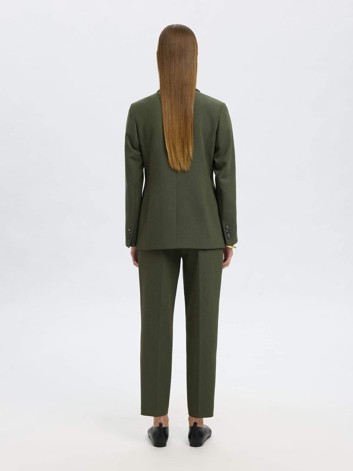 model_shot-back