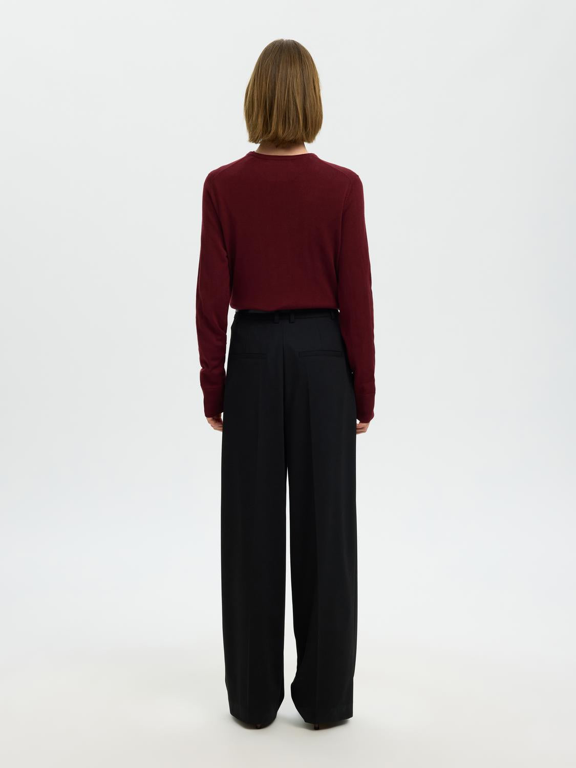 model_shot-back