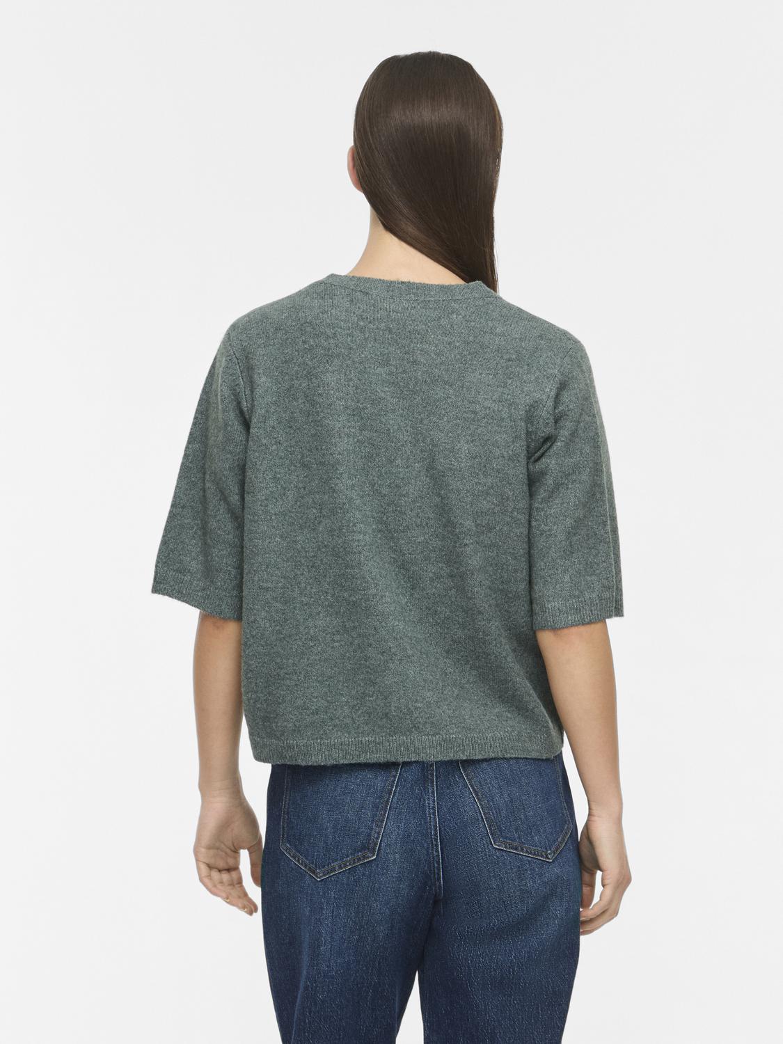 model_shot-back
