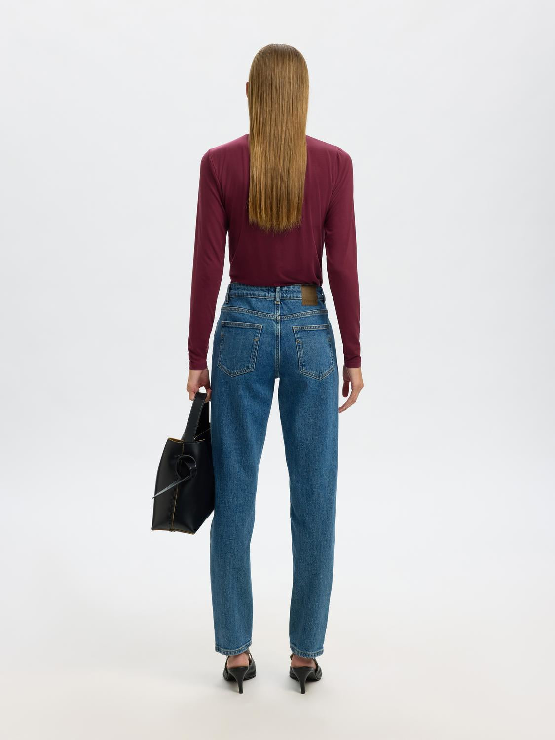 model_shot-back