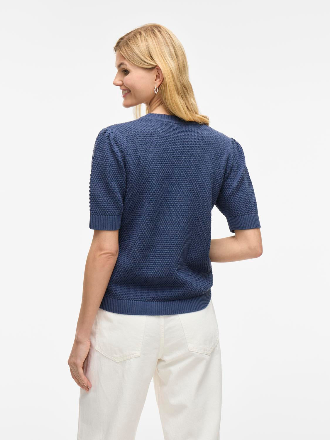 model_shot-back