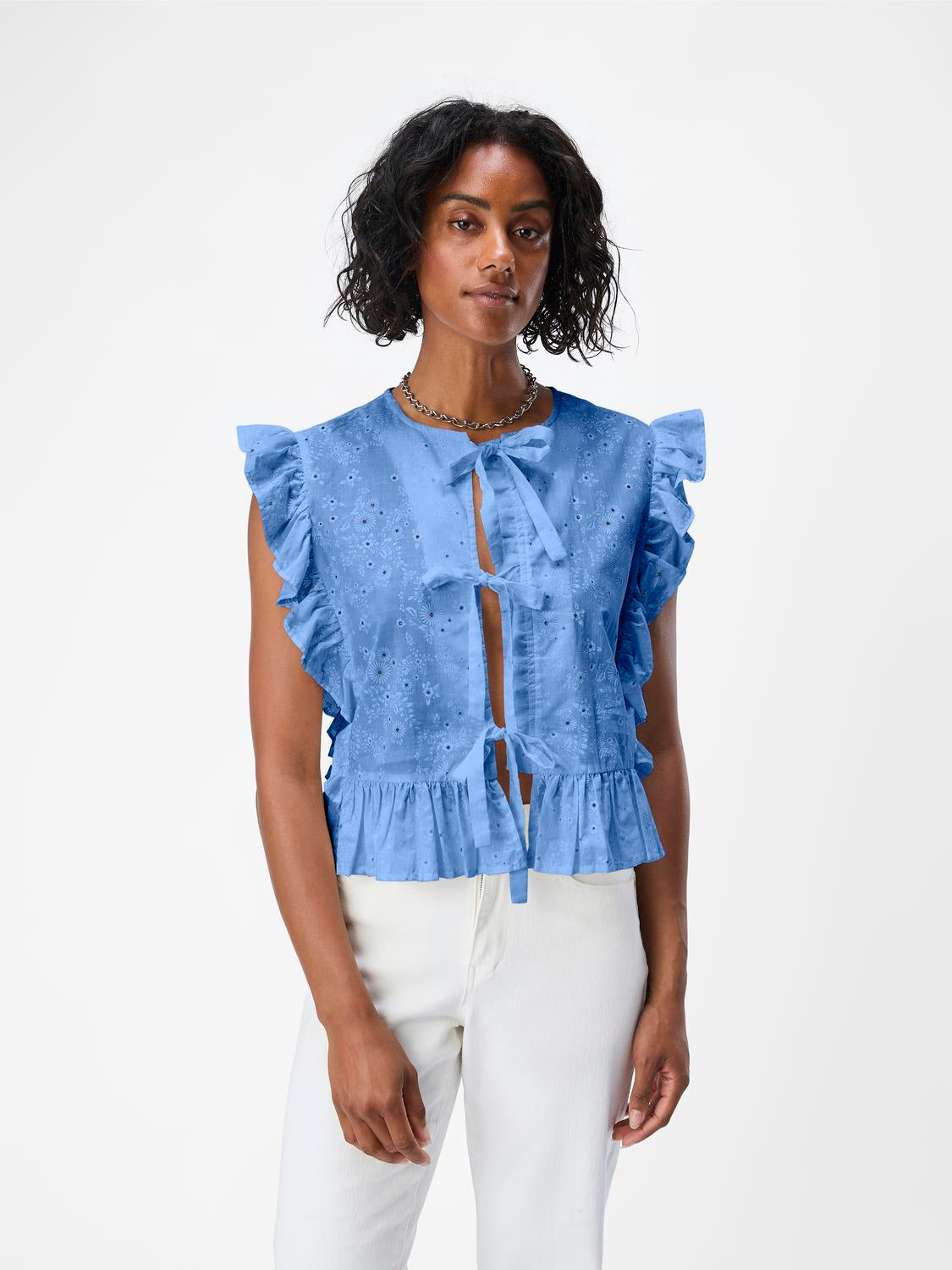 model_shot-front