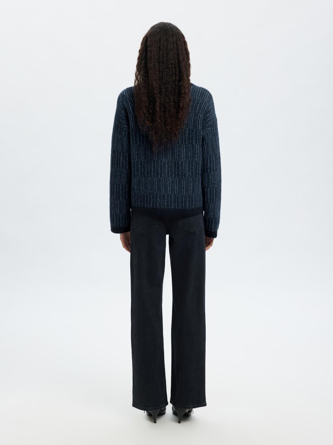 model_shot-back
