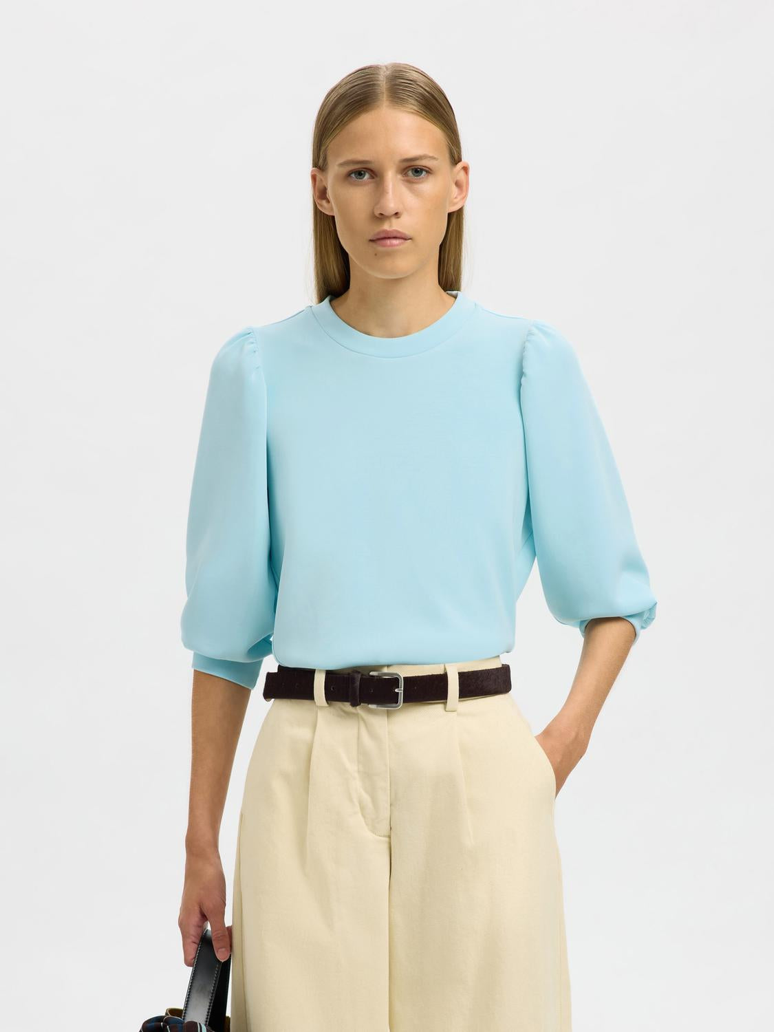 model_shot-front