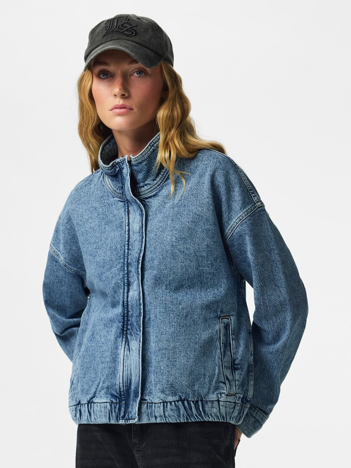 model_shot-front
