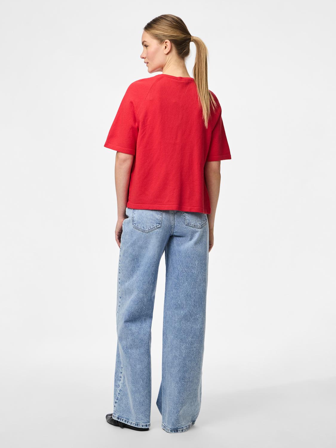 model_shot-back