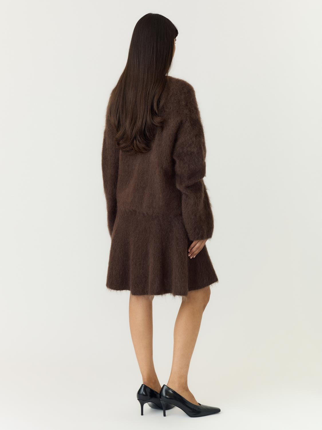 model_shot-back