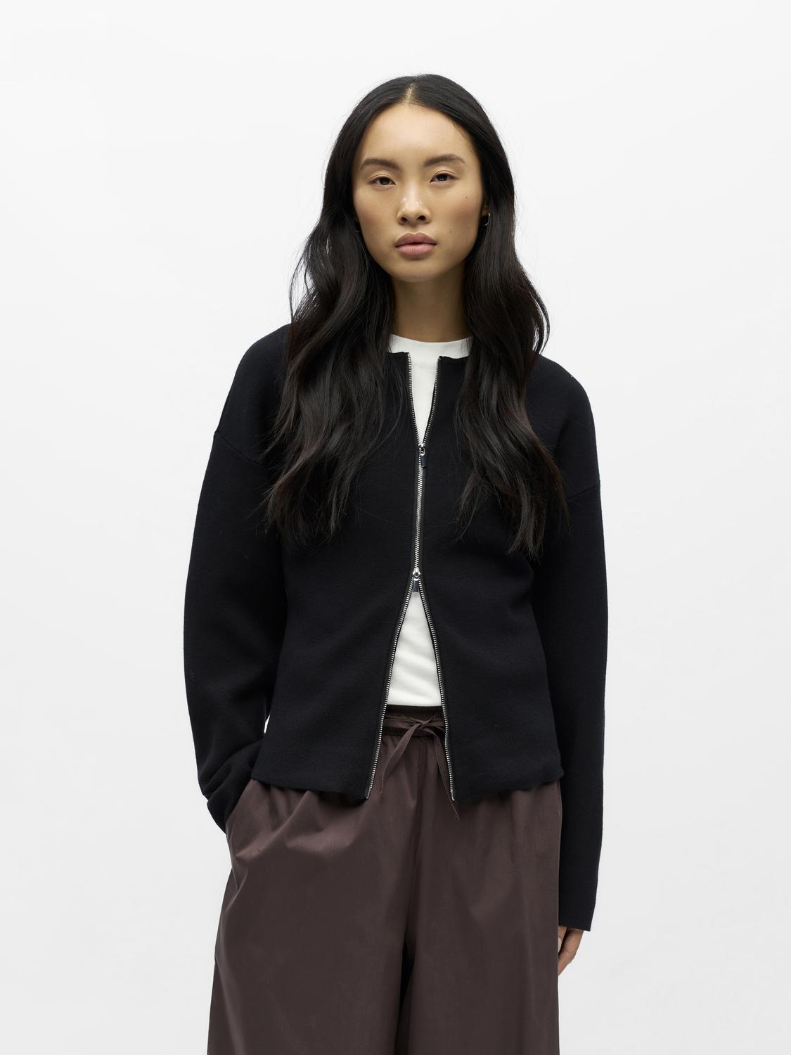model_shot-front