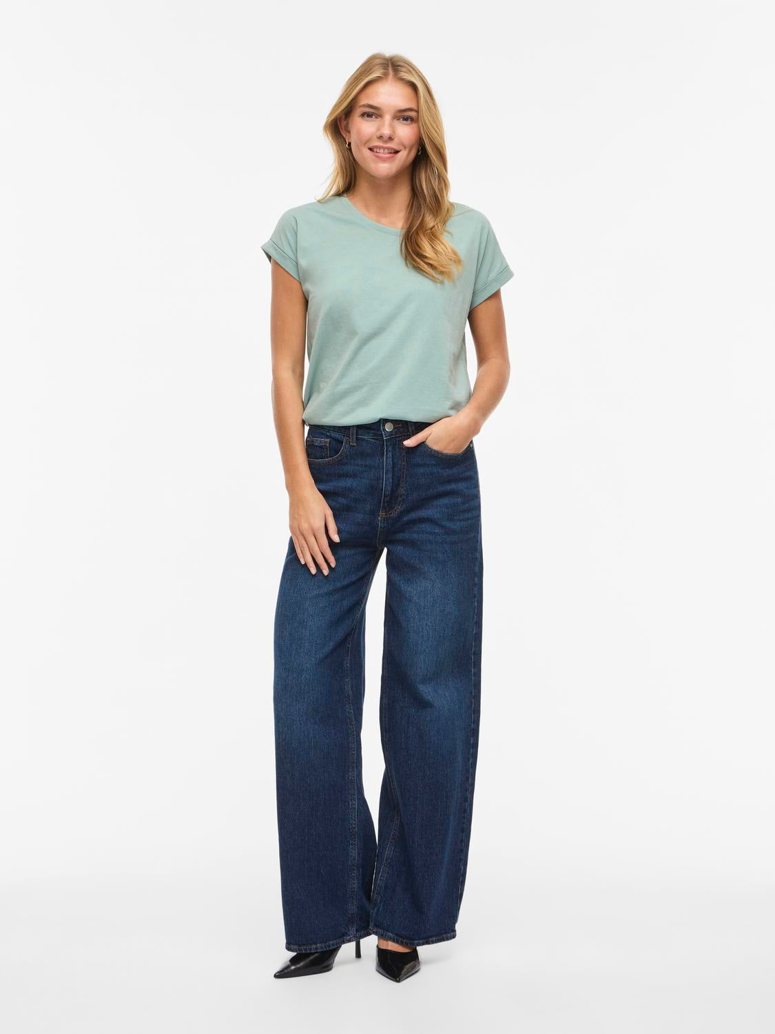 model_shot-front_full