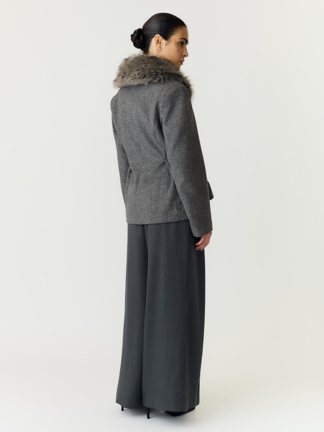 model_shot-back