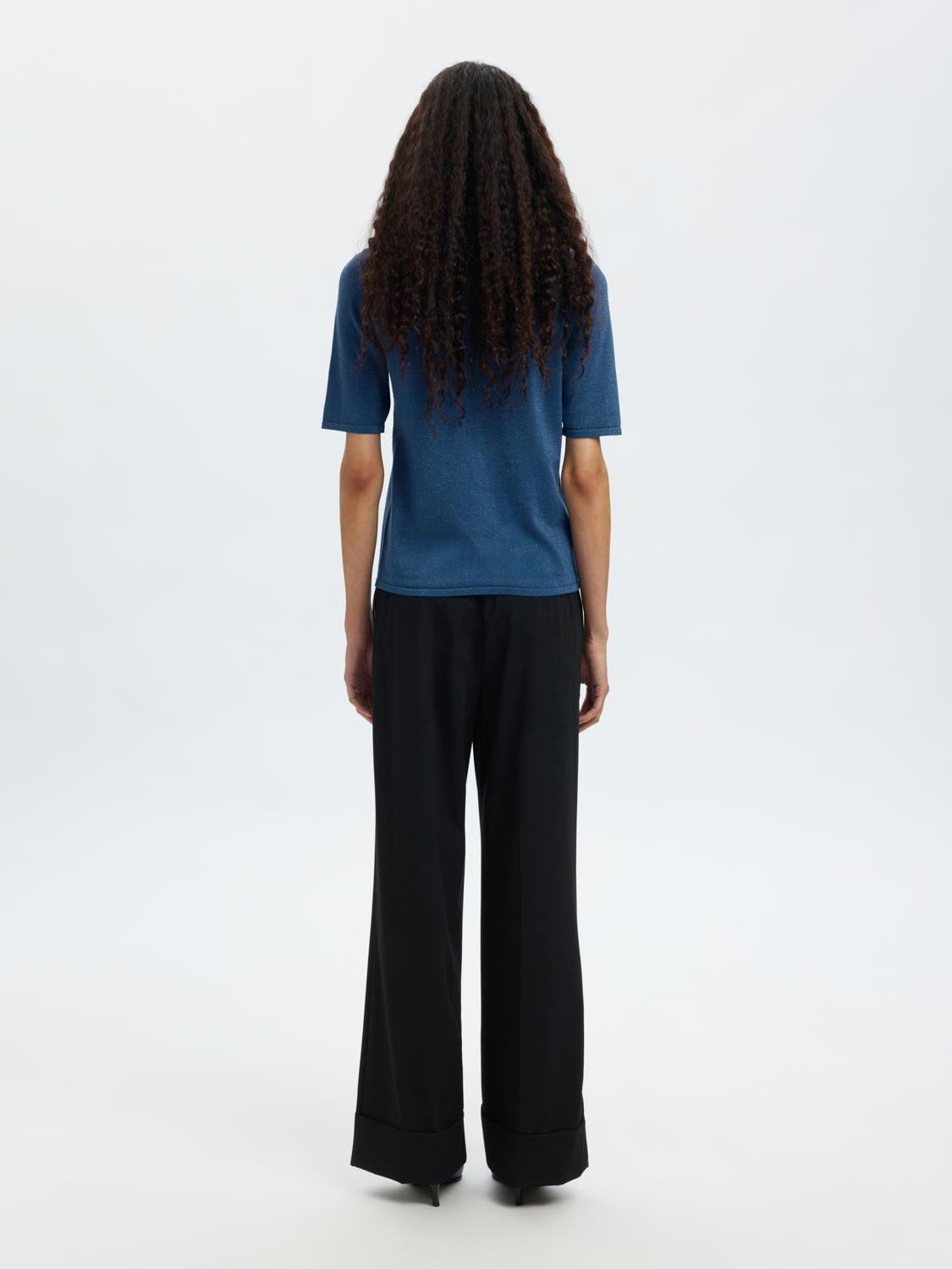 model_shot-back