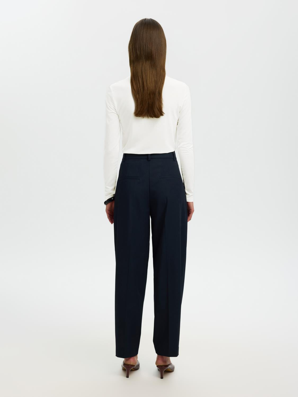 model_shot-back