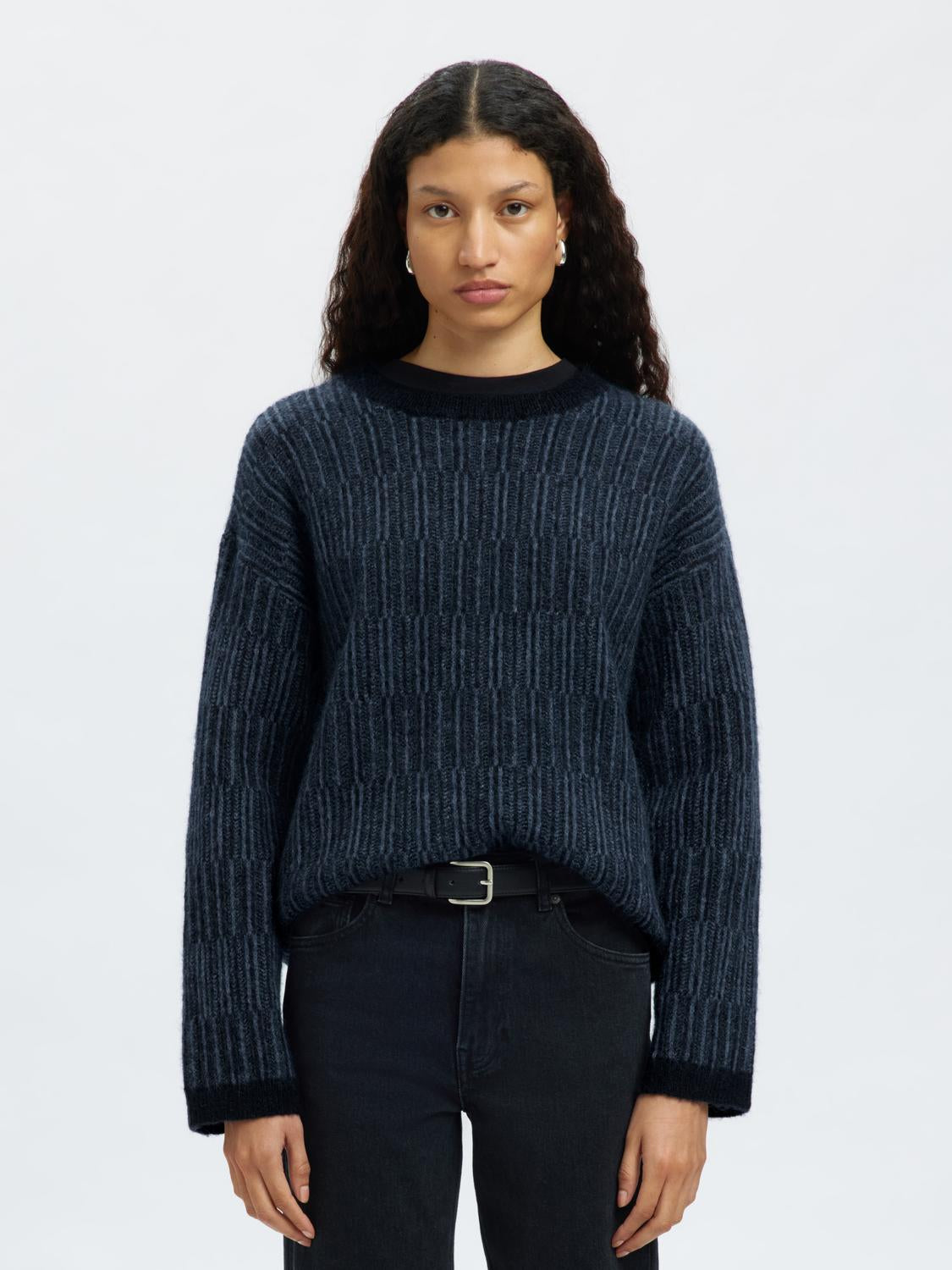 model_shot-front