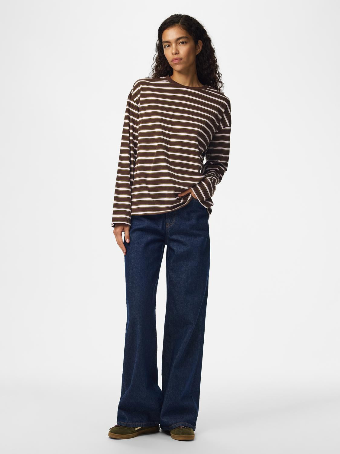 model_shot-front_full