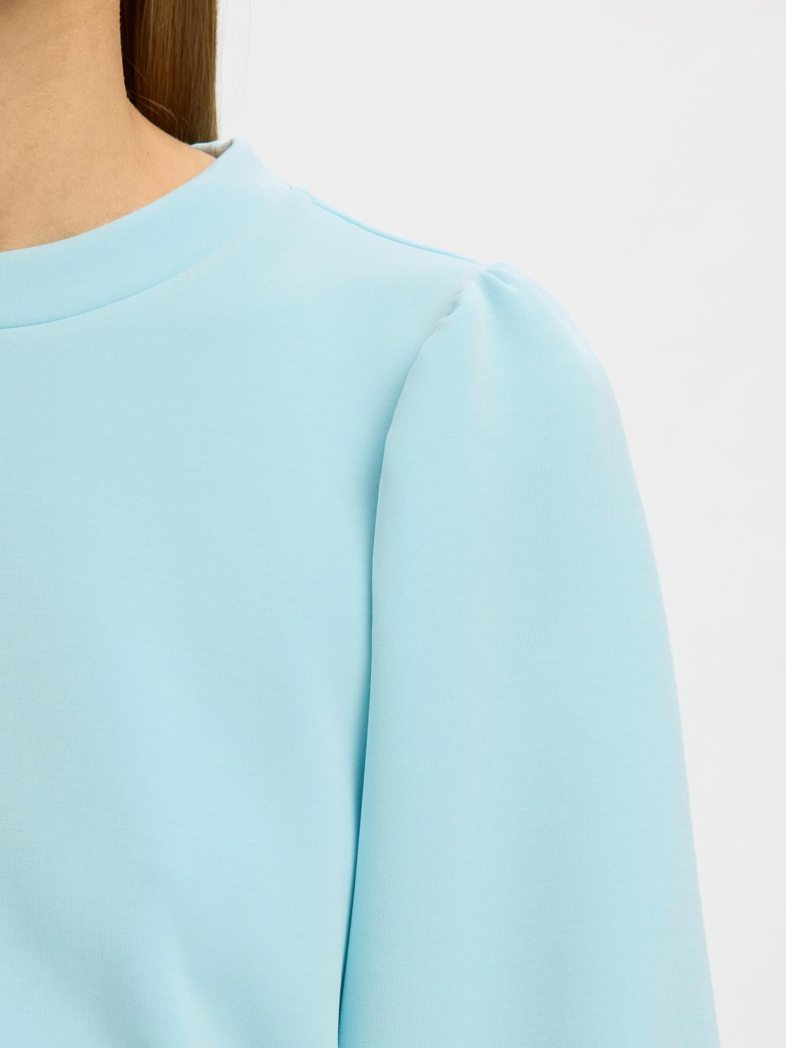 model_shot-detail