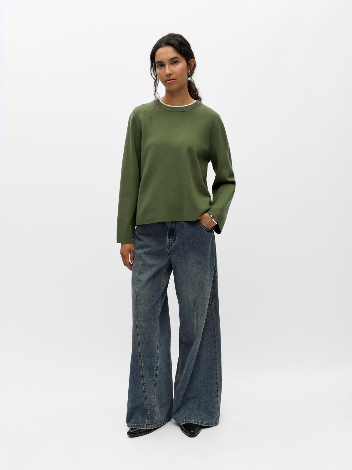 model_shot-front_full