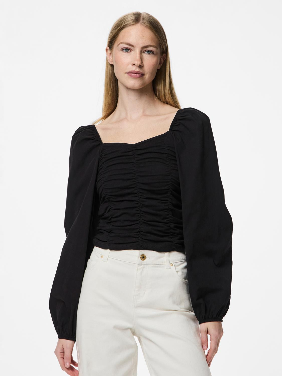 model_shot-front