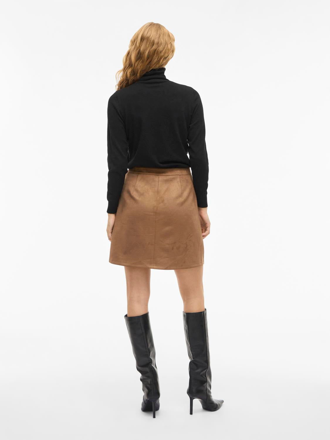 model_shot-back