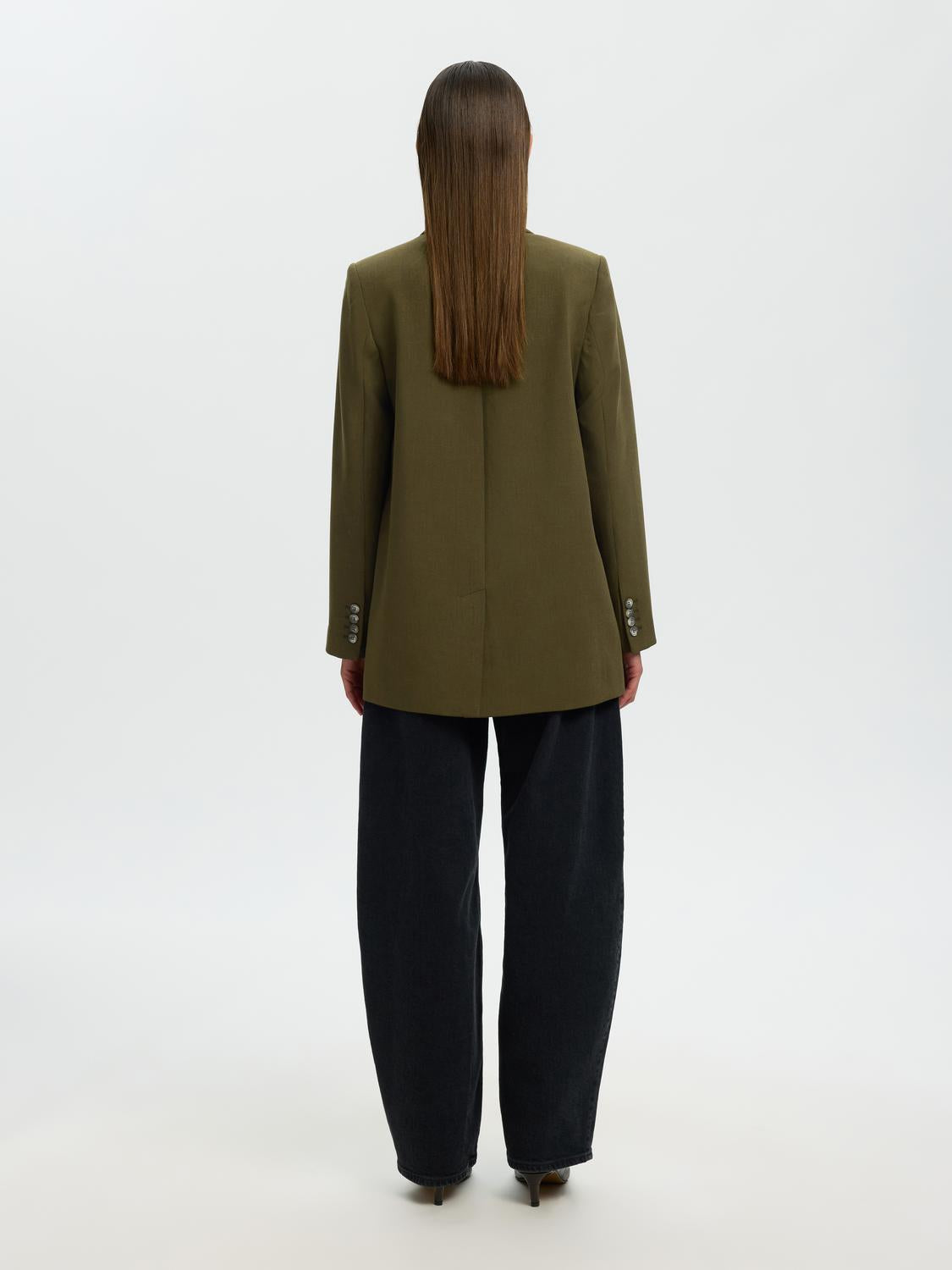 model_shot-back