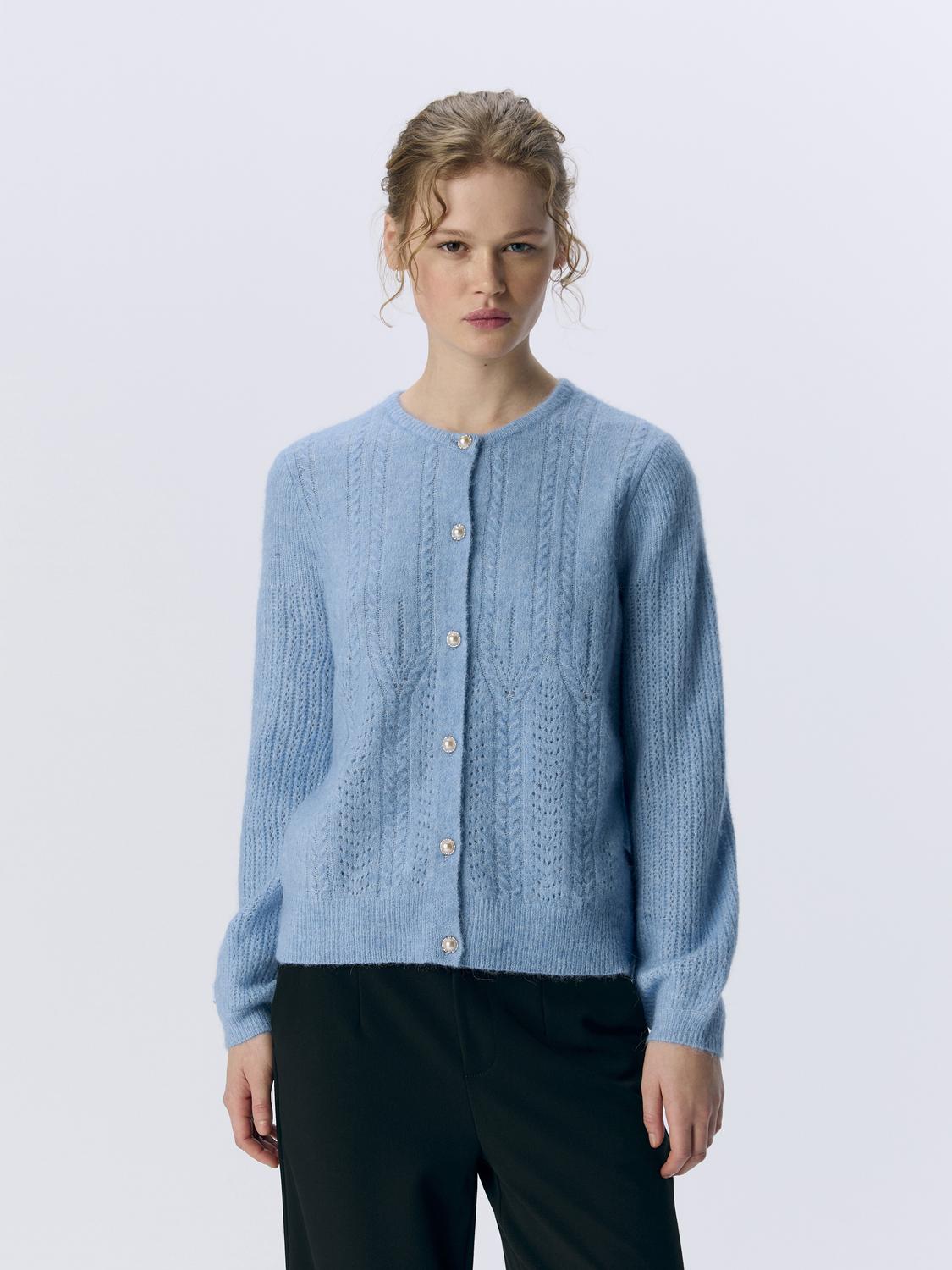 model_shot-front