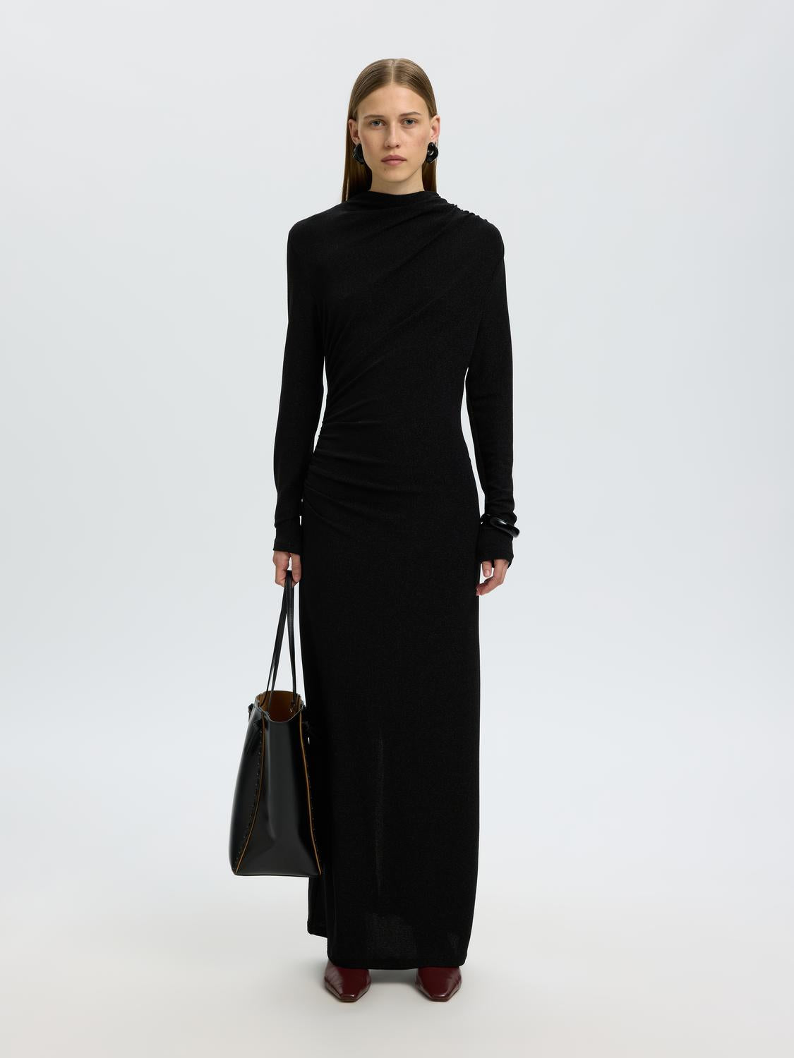 model_shot-front_full