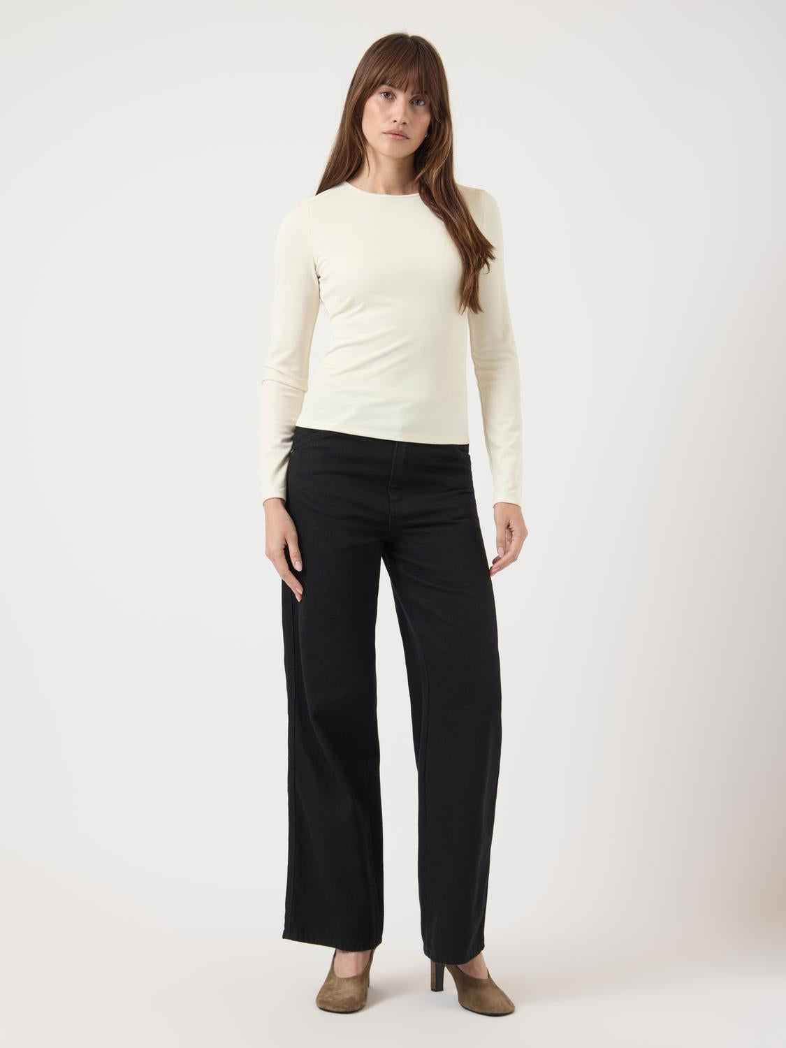 model_shot-front_full