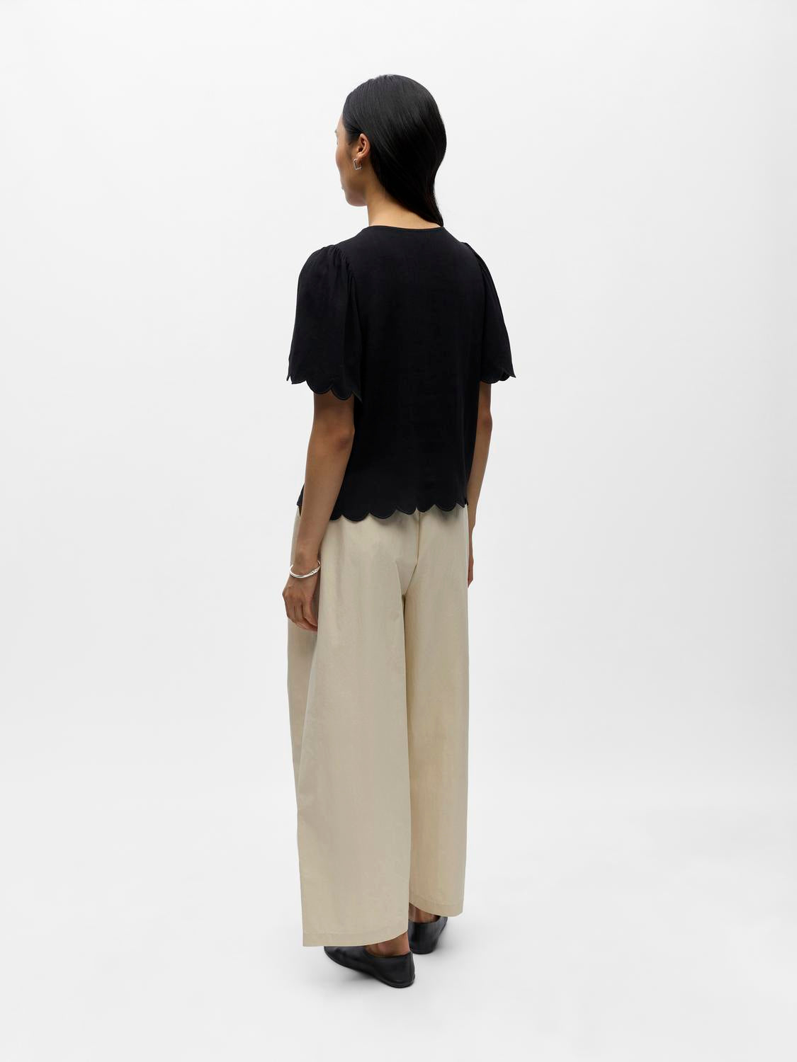 model_shot-back