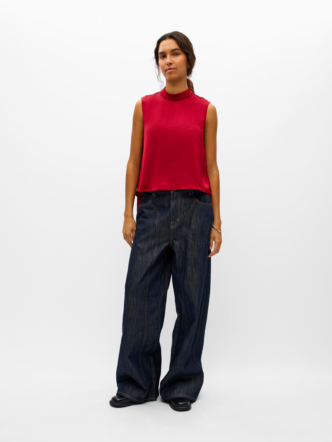 model_shot-front_full