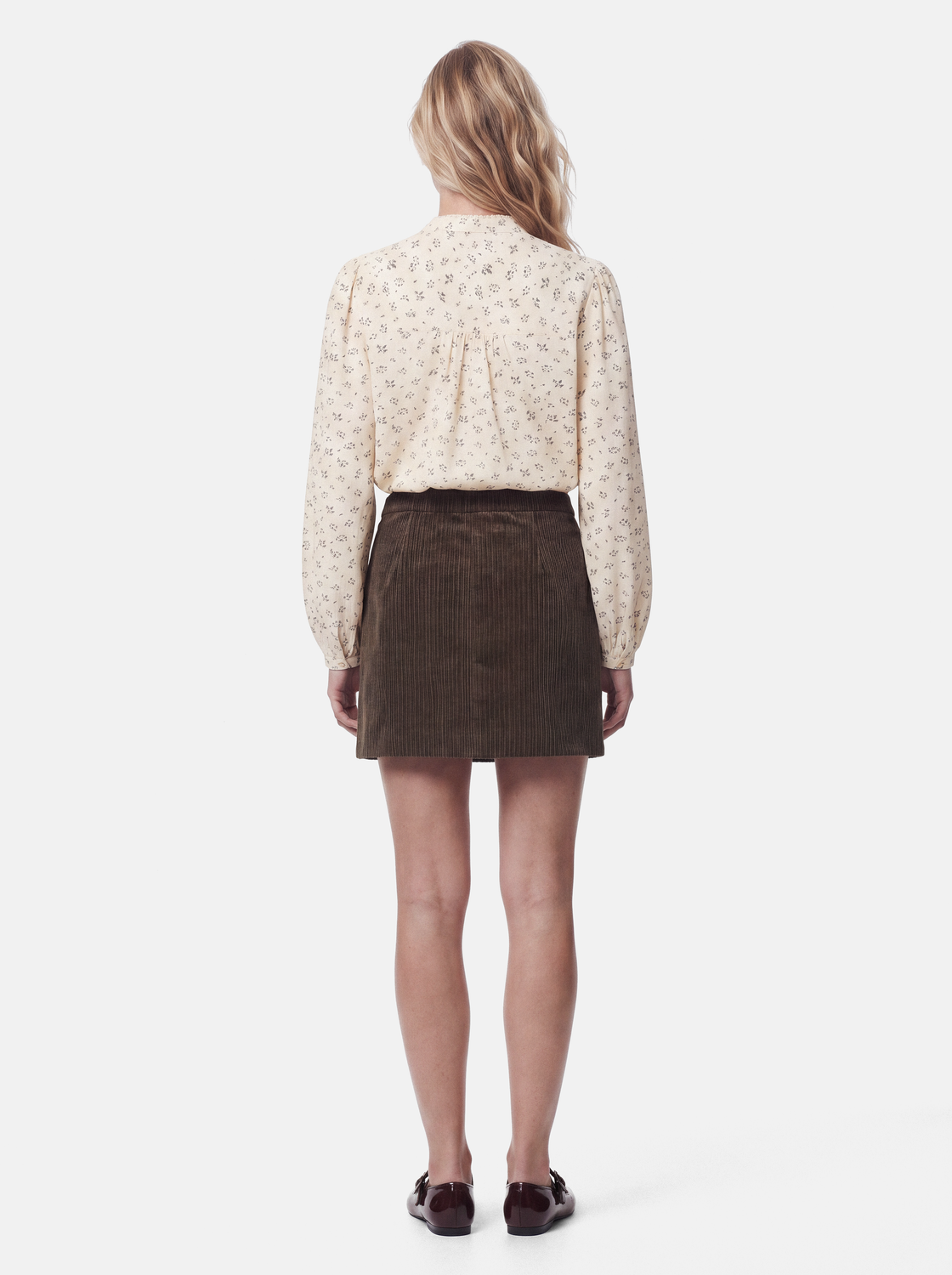 model_shot-back