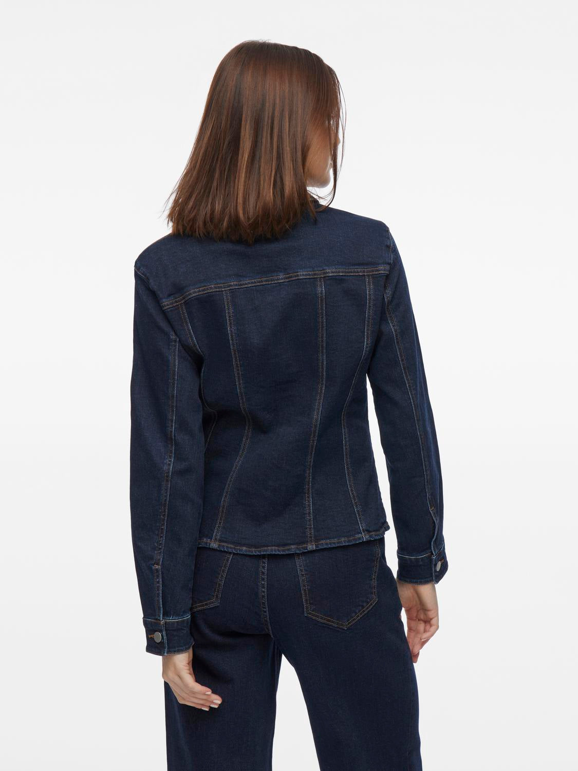 model_shot-back