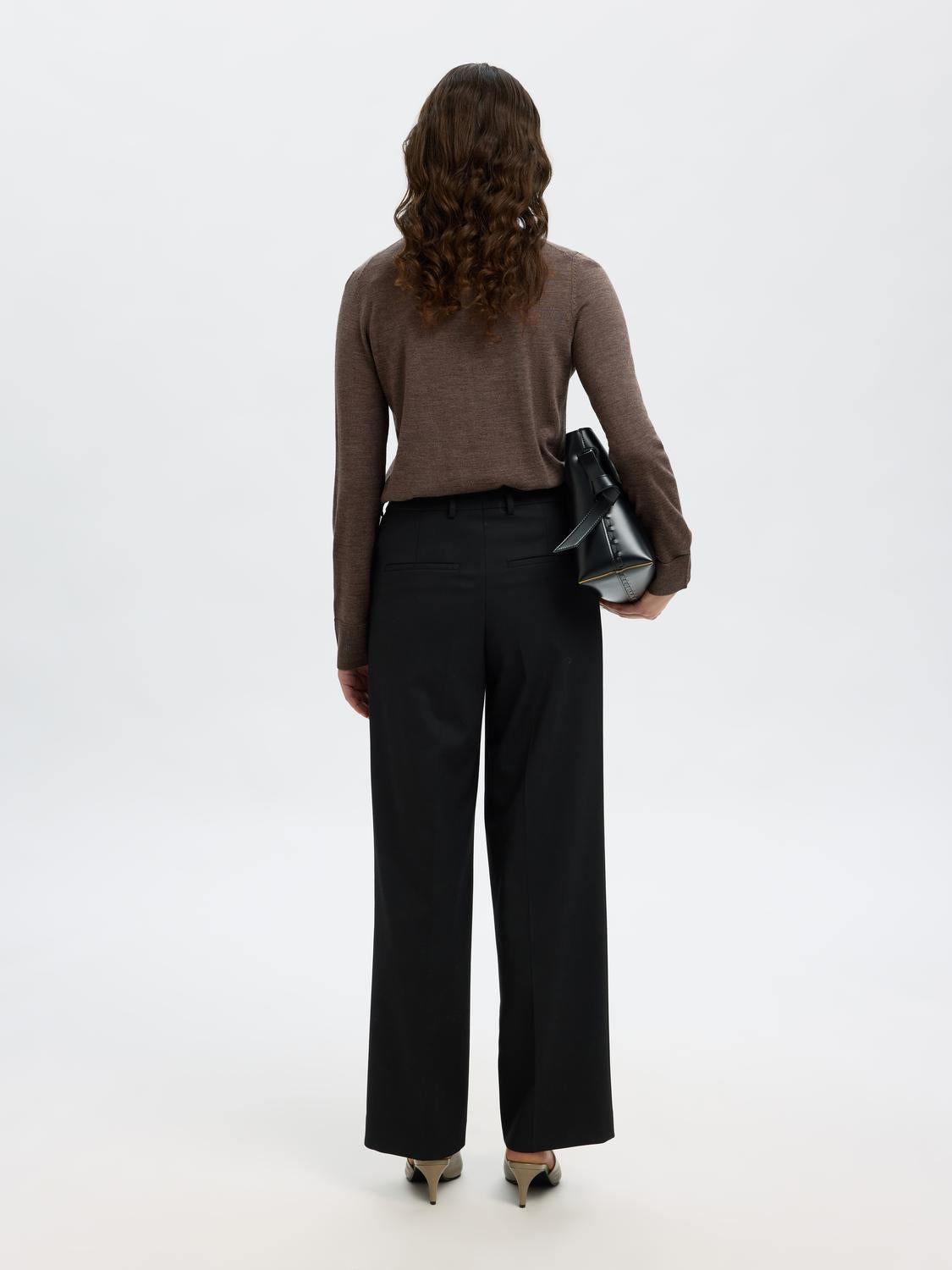 model_shot-back