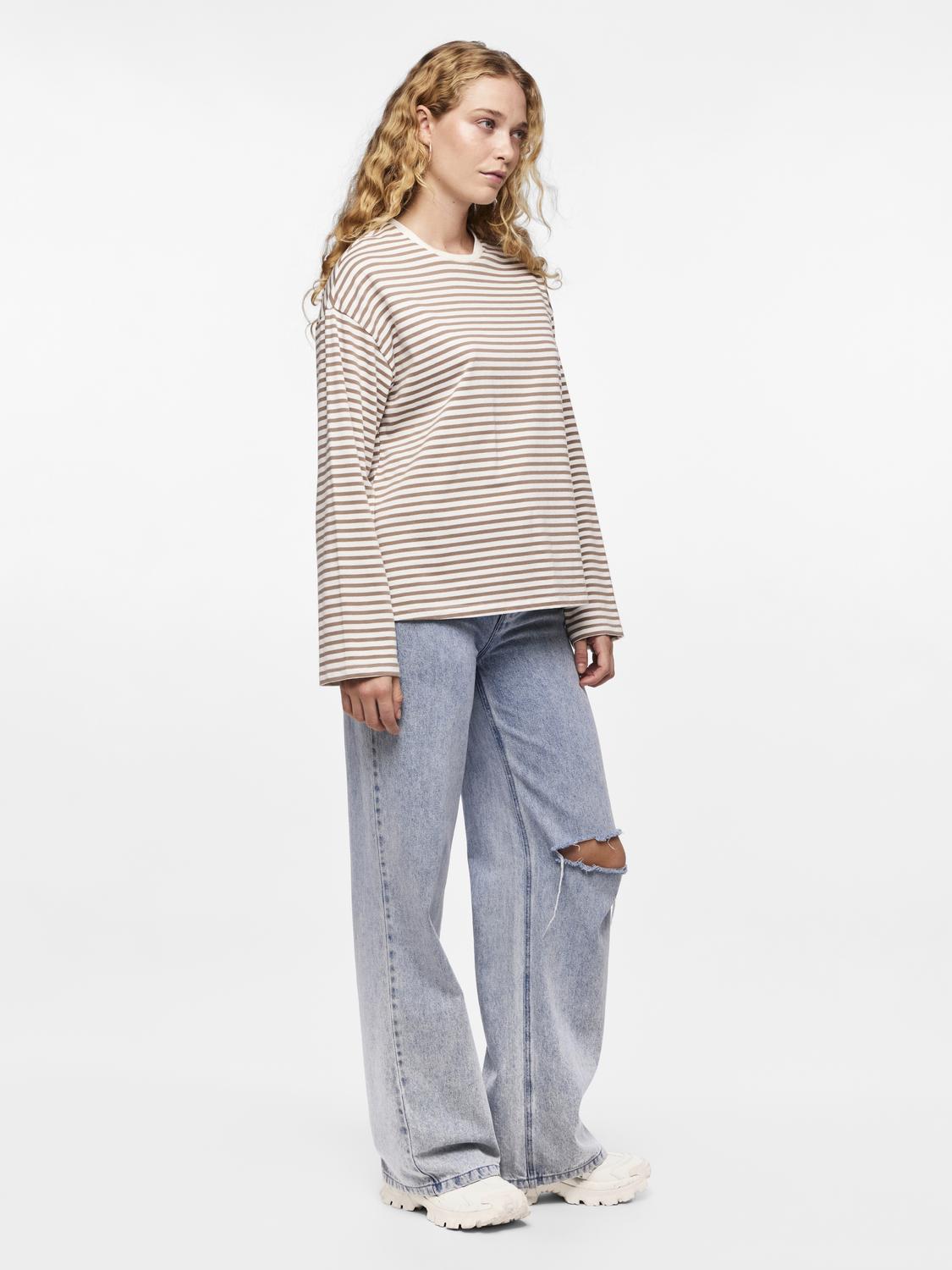 model_shot-front_full