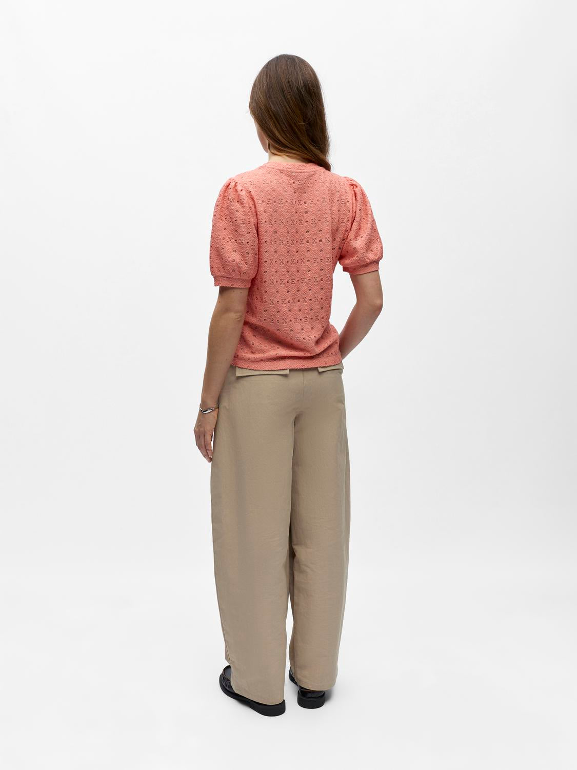 model_shot-back